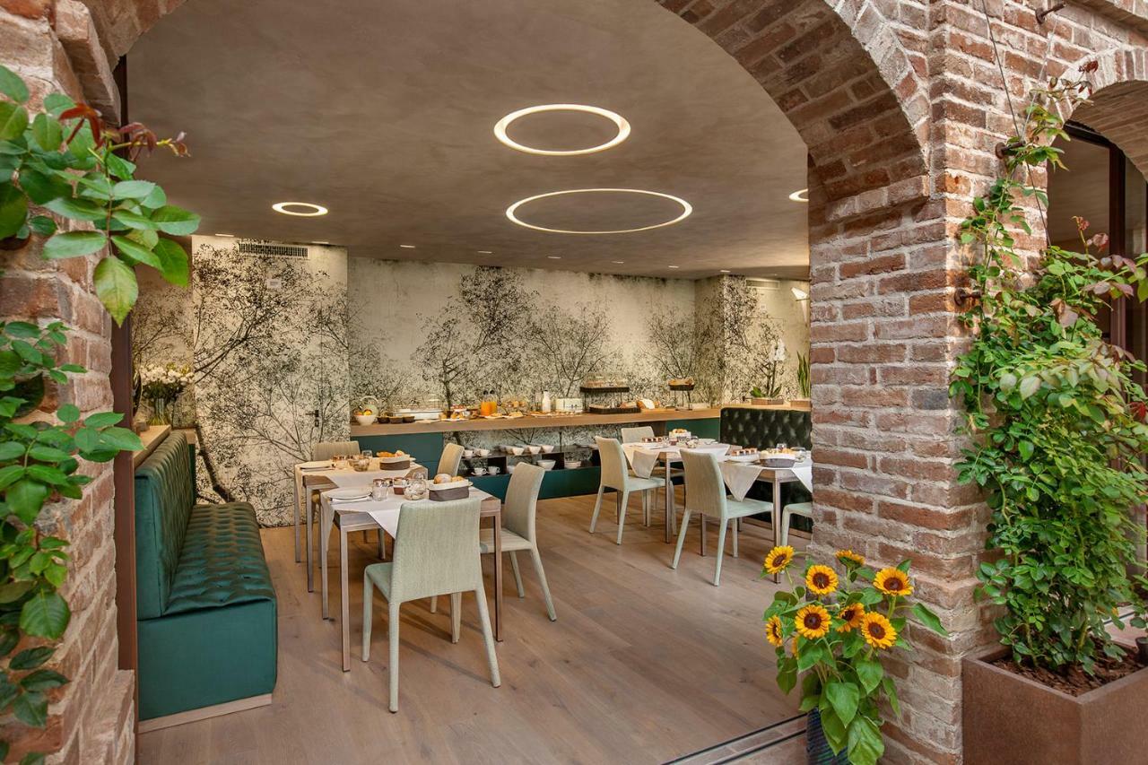 Il Cortile Di San Michele Bed & Breakfast Guarene Exterior photo